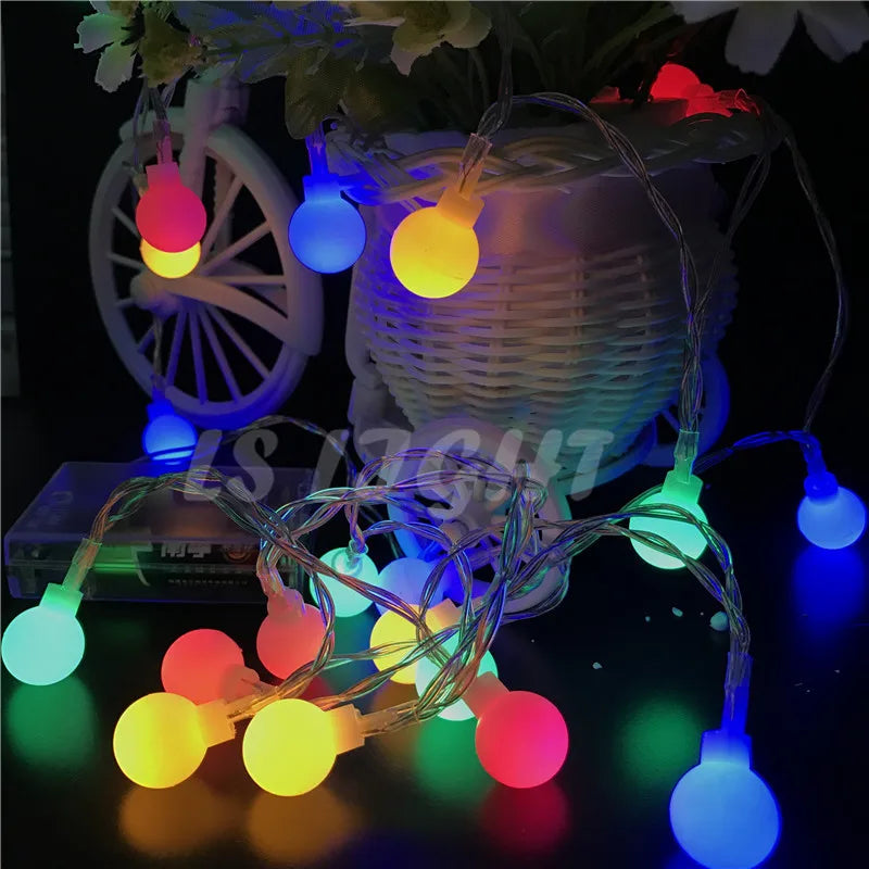 guirlande lumineuse à 80 led boules cerisier pour mariage et noël - vue 3 sur 9