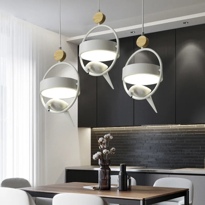 suspension luminaire led moderne en bois motif oiseau nordique - vue 3 sur 8
