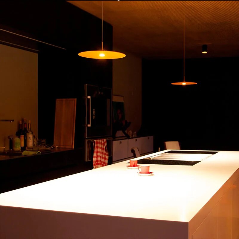 Suspension minimaliste pour comptoir de bar