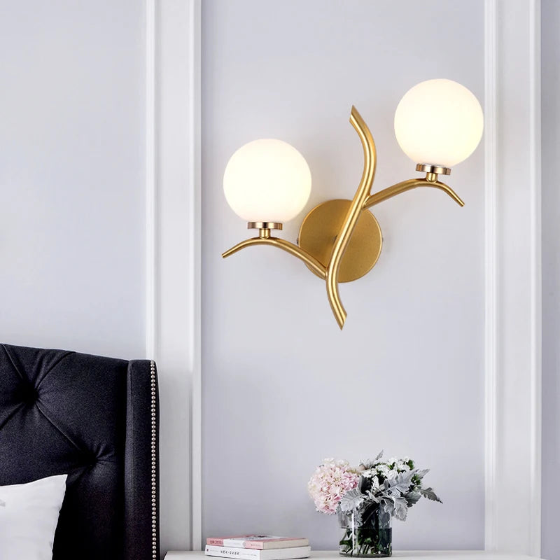 Applique murale led en métal nordique boule de verre dorée postmoderne loft café - vue 4 sur 8