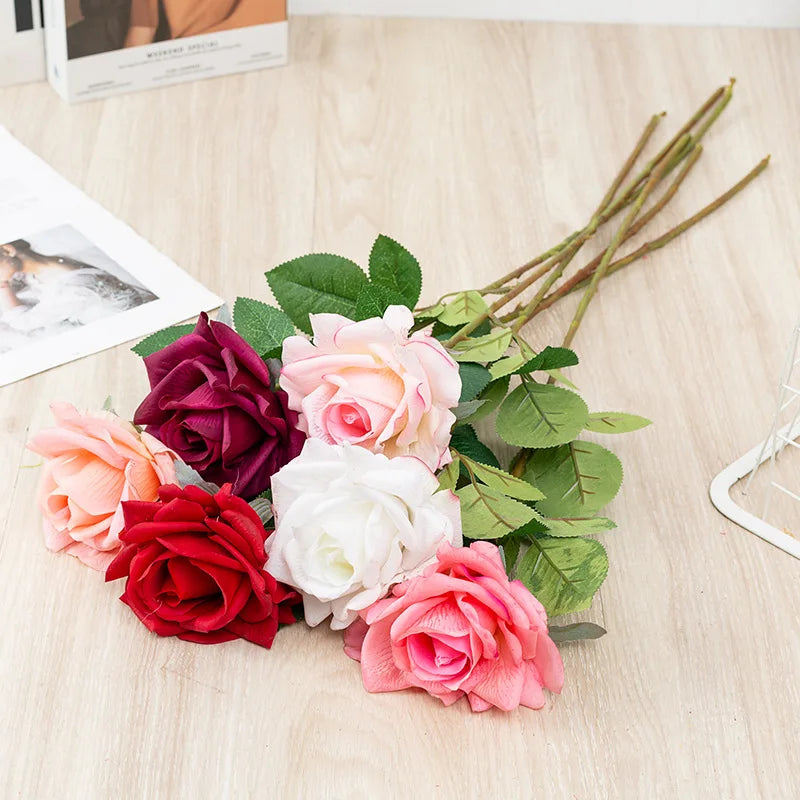 branche de rose artificielle réaliste pour décoration et photographie