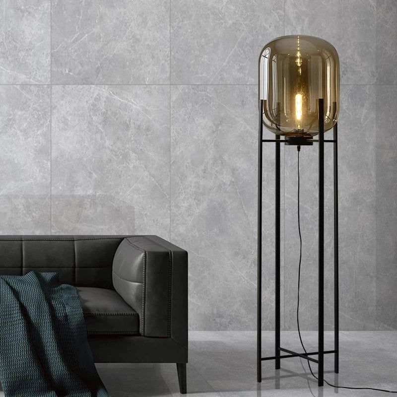 lampadaire post-moderne simple avec verre de cognac