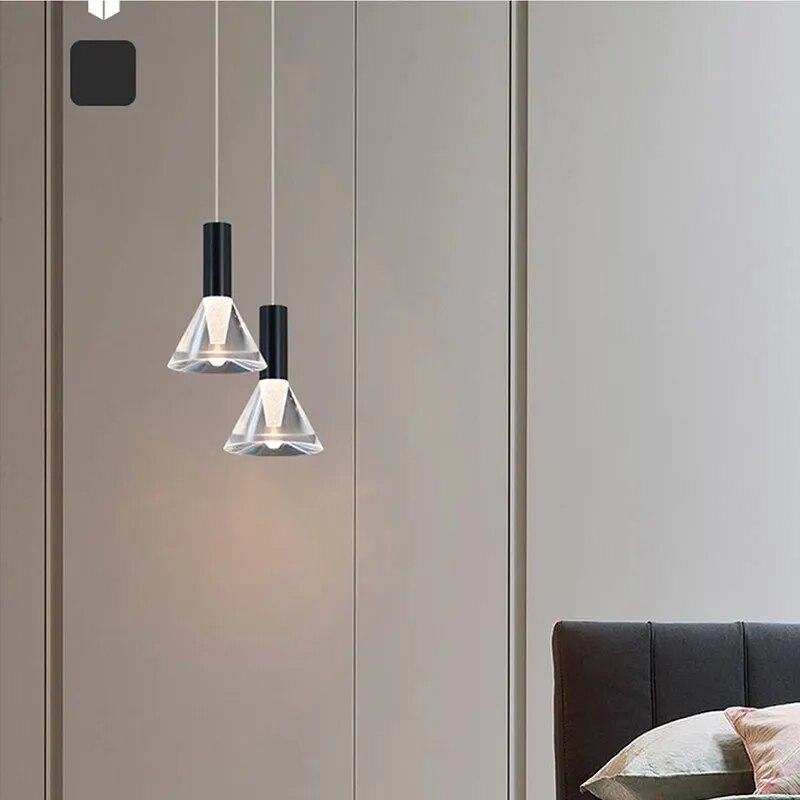 Suspension LED en acrylique conique au design moderne