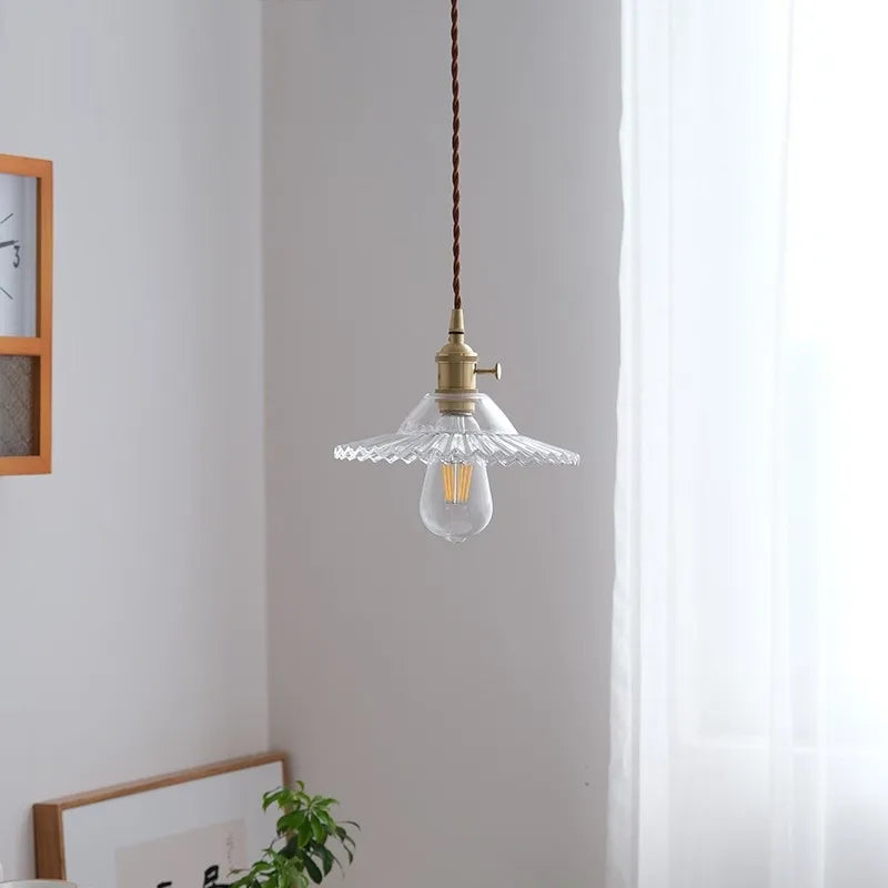 suspension vintage nordique en verre et laiton - vue 4 sur 10