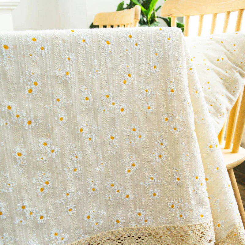 Nappe style champêtre dentelle marguerite avec pompons table