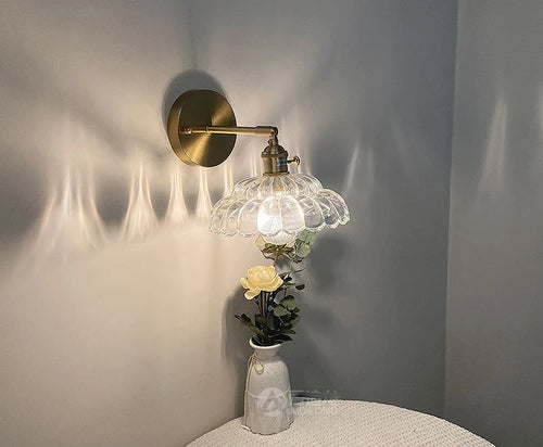 applique murale en verre et cuivre avec motif floral décoratif - vue 6 sur 7