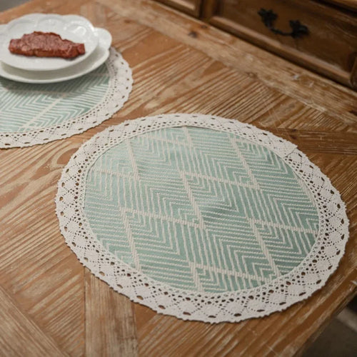Chemin de table géométrique bohème beige à pompons