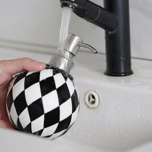distributeur de savon moderne en damier pour cuisine et salle de bain - vue 3 sur 6