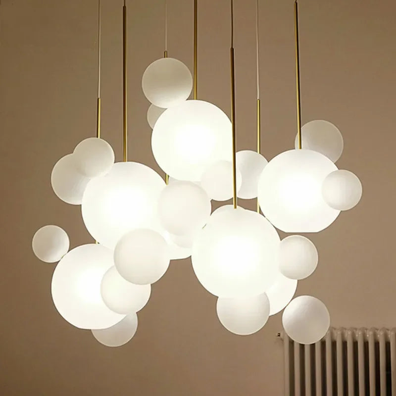 lustre moderne en verre laiteux avec suspension led