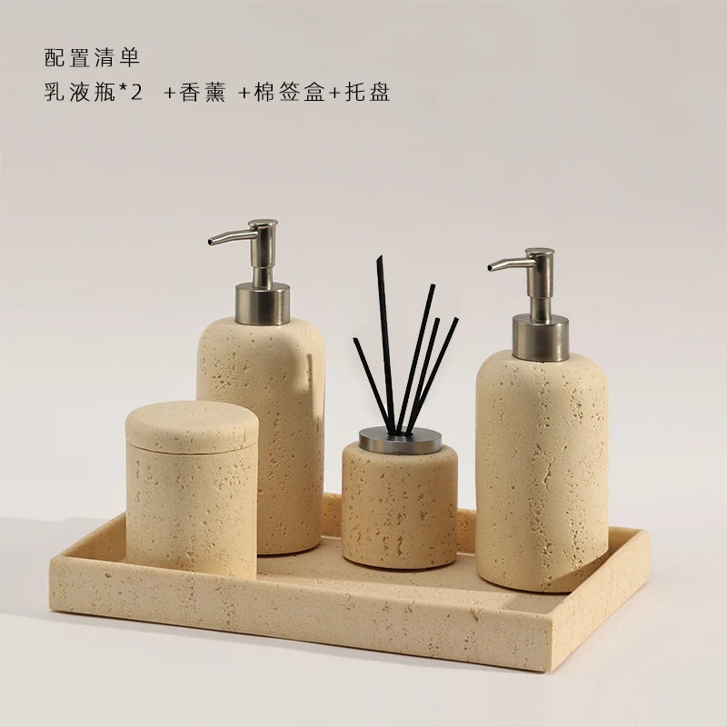 bouteille de désinfectant et accessoires de salle de bain luxe - vue 14 sur 19