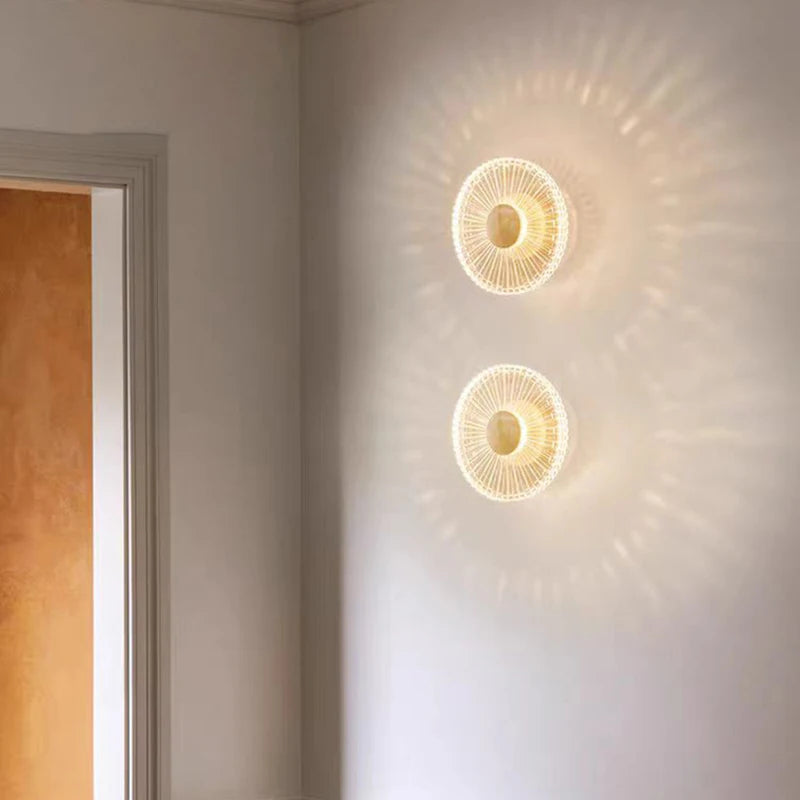 applique murale led design en acrylique et laiton doré pour intérieur - vue 2 sur 7