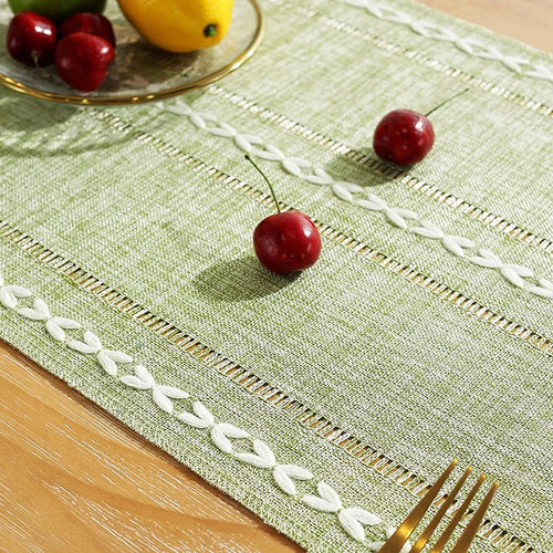 Chemin de table bohème tressé style ferme franges