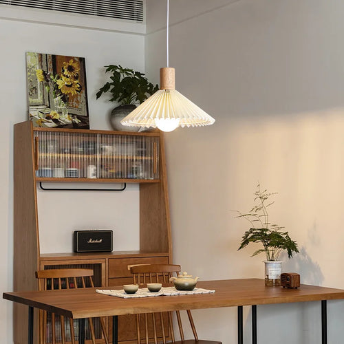 suspension moderne en tissu plissé avec base en bois - vue 4 sur 14