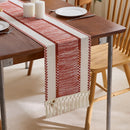 Chemin de table bohème tissé rayures rouges pompons