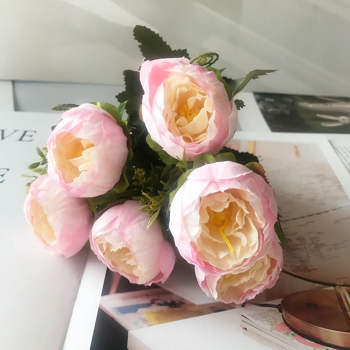 petit bouquet de fleurs artificielles pour décoration printanière et mariage - vue 5 sur 37