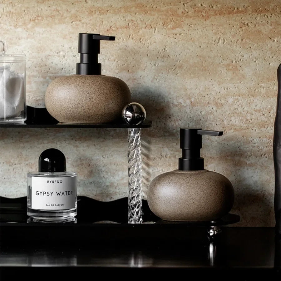 bouteille en céramique pour lotion et savon décorative - vue 4 sur 6