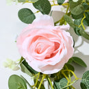 fleurs artificielles roses et plantes vertes pour décoration intérieure