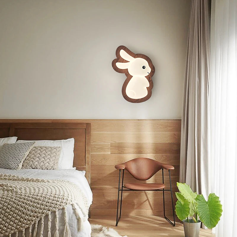 lampe de chevet wabi-sabi japonaise avec base en bois et lapin dessiné pour enfants - vue 5 sur 12