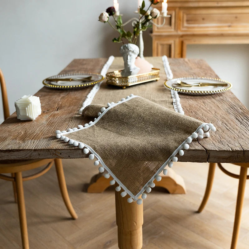Chemin de table style toile de jute pompons champetre