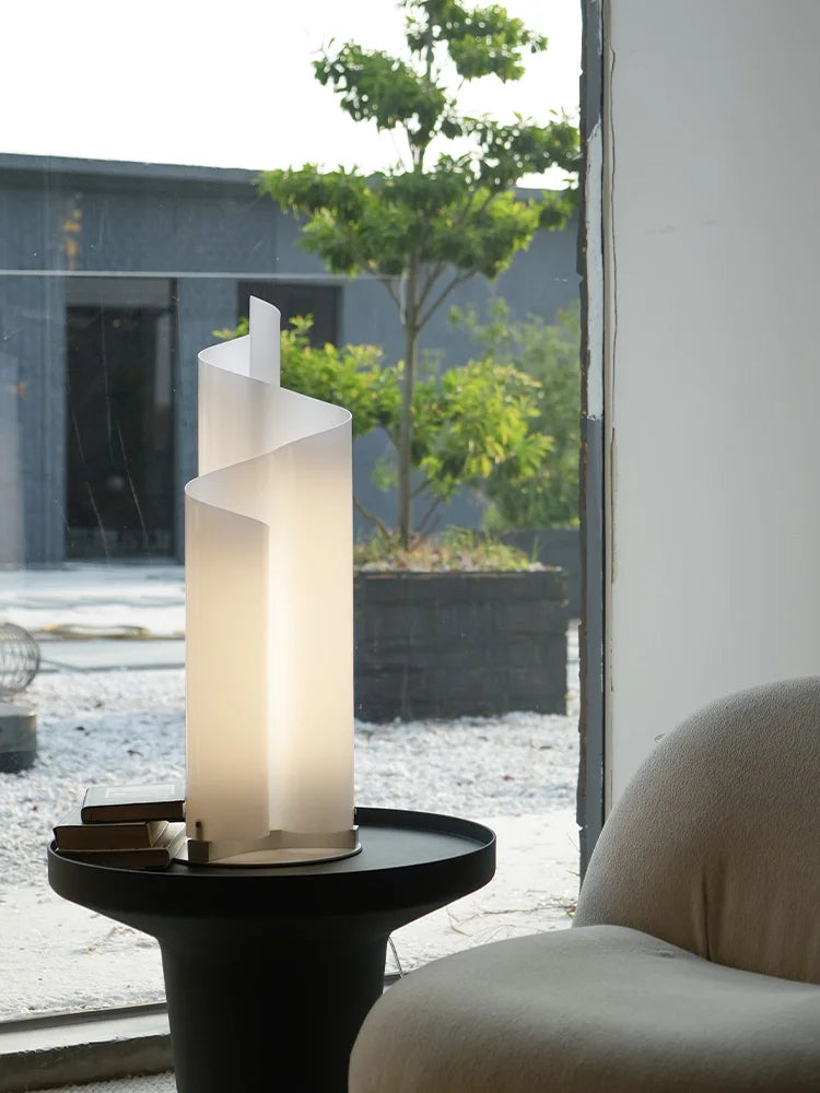 lampe de bureau minimaliste en acrylique transparent et aluminium décoratif