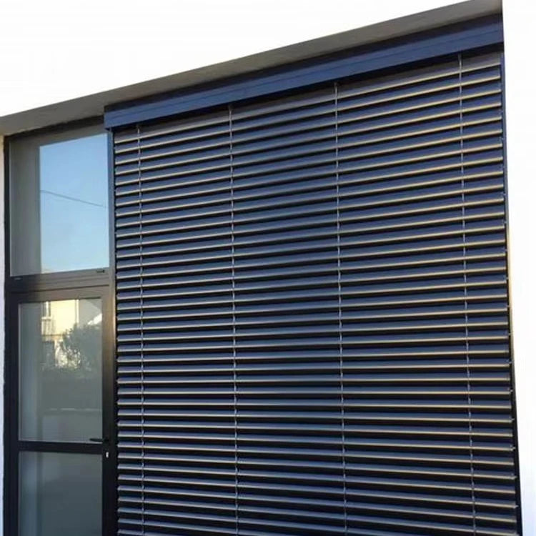 Store exterieur motorise sur mesure fenetre de toit - vue 4 sur 6