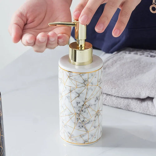 ensemble de quatre accessoires de salle de bain en céramique - vue 4 sur 6