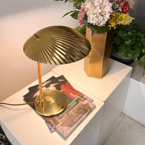 Denmark Designer Vintage Shell High Quality Led Table Lamp Desk Light Copper Chrome Close to Original - vue 3 sur 8