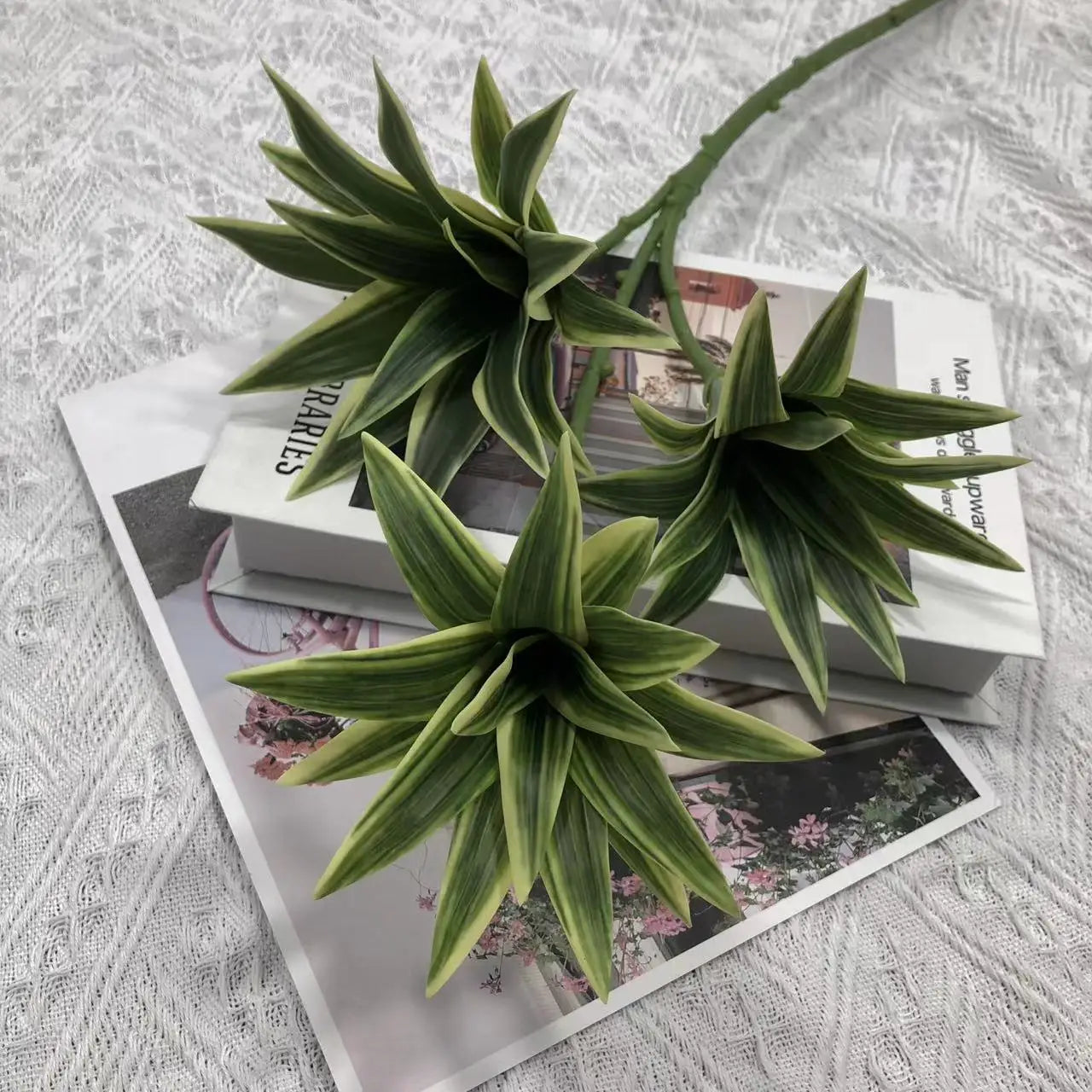 plante tropicale en pot avec palmier et bambou décoratif - vue 8 sur 18