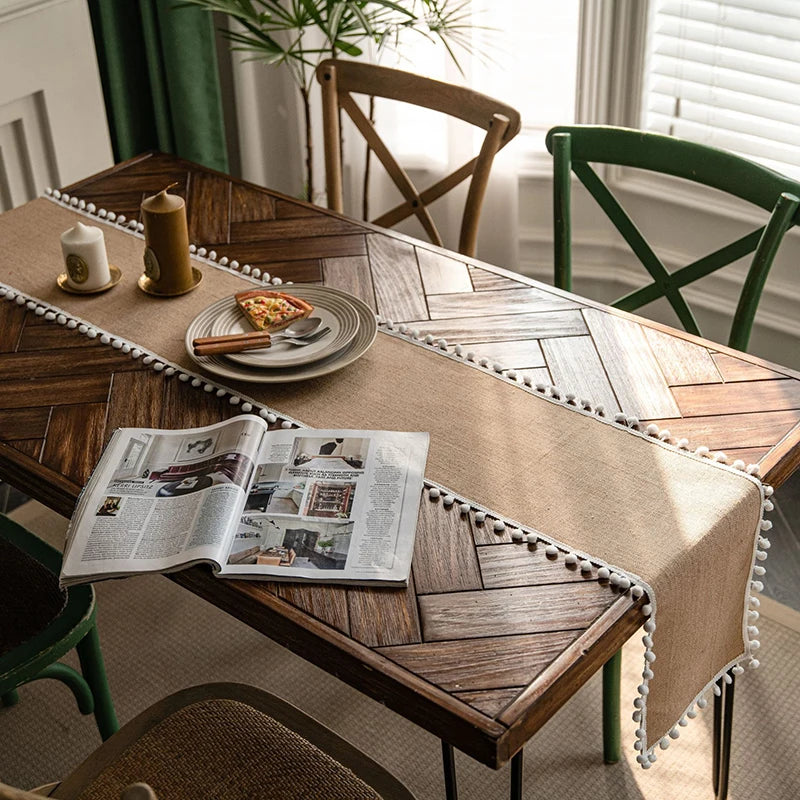 Chemin de table style champetre beige avec pompons - vue 4 sur 7
