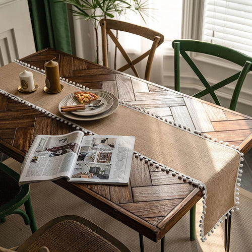 Chemin de table style champetre beige pompons decoratif