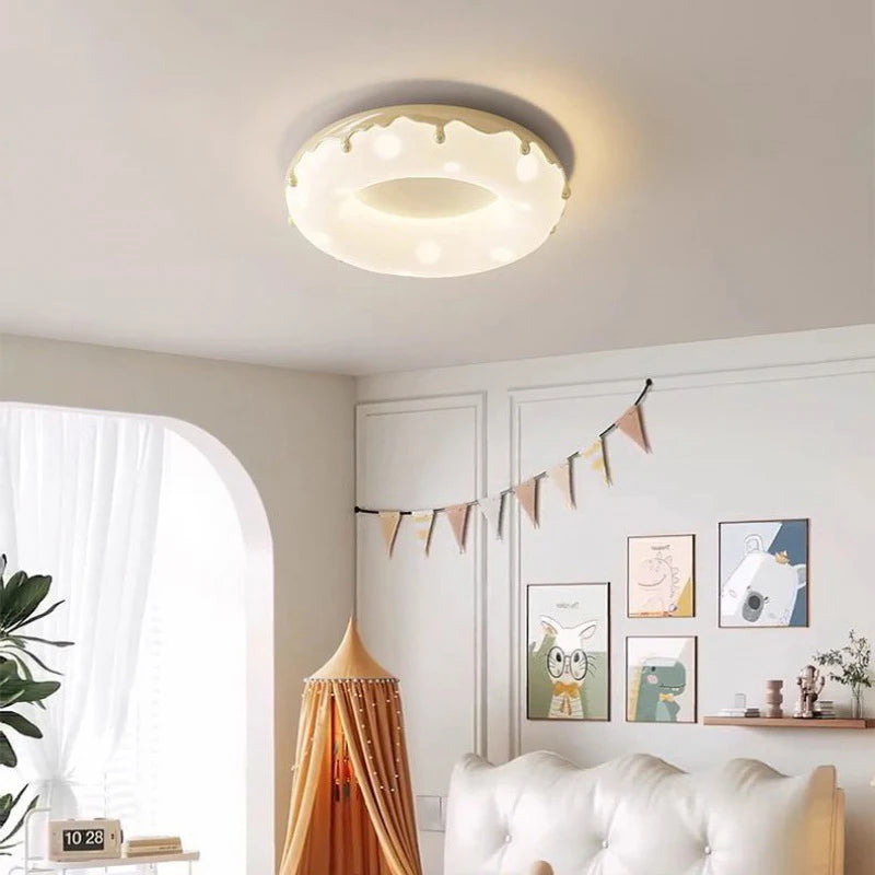 plafonnier en forme de beignet pour chambre d'enfant moderne et chaleureux - vue 4 sur 11