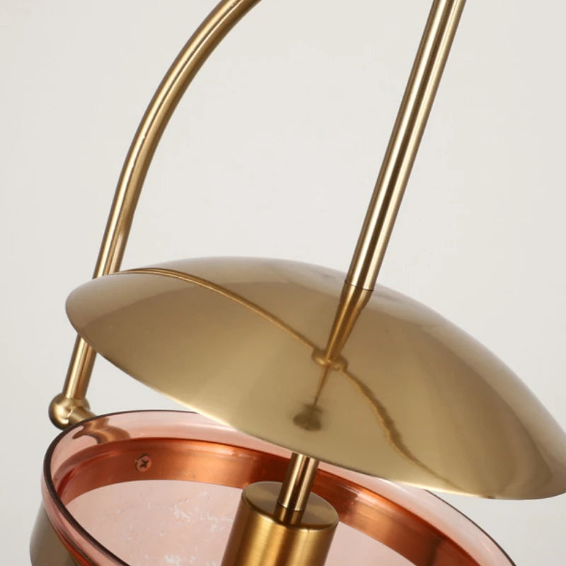 suspension en verre design minimaliste pour espace moderne