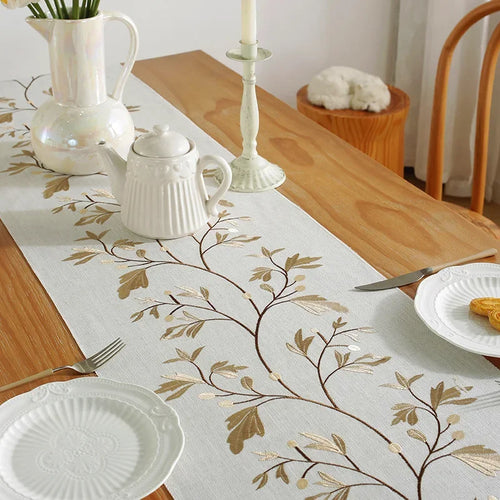 Chemin de table brodé plantes bohème pompons coton - vue 5 sur 5
