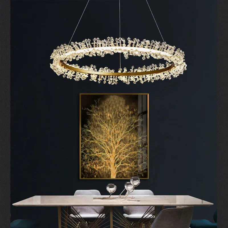 lustre en cristal de luxe avec anneau doré lumineux et élégant - vue 6 sur 18