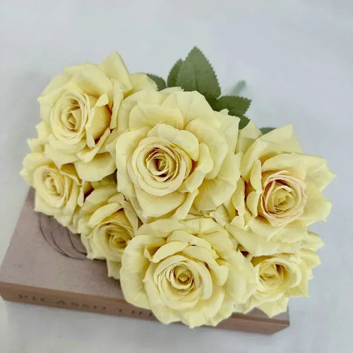 bouquet de roses artificielles en soie pour décoration festive - vue 11 sur 15
