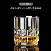 Verres cristal facettés whisky bière vin élégants