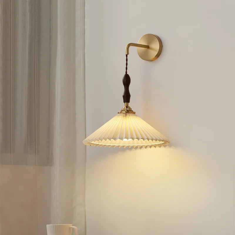 lustre vintage japonais avec abat-jour plissé en noyer - vue 3 sur 12