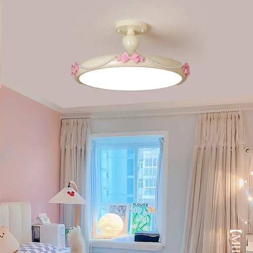 plafonnier romantique pour chambre de princesse en perles - vue 4 sur 12