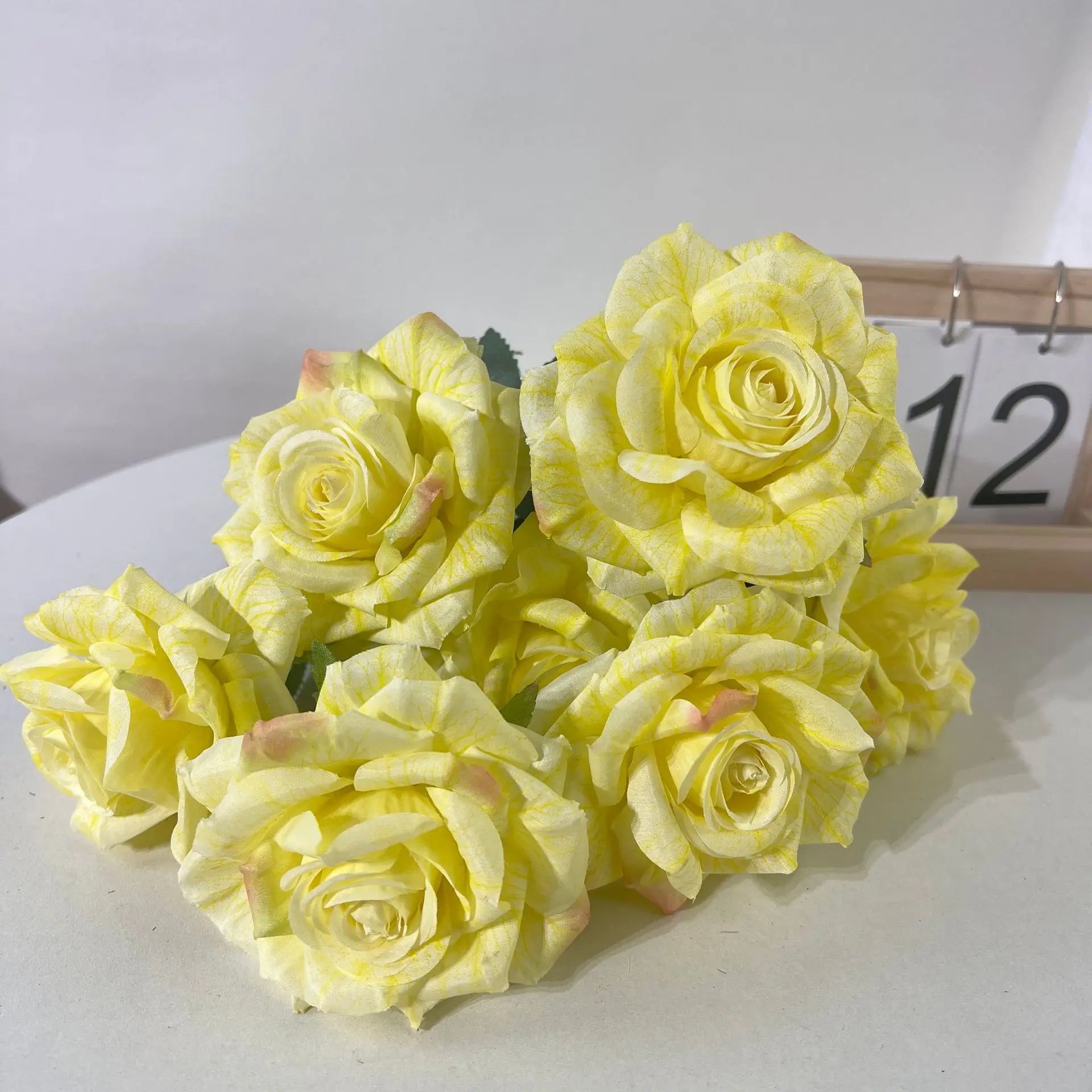 bouquet de roses artificielles en soie décoratives pour intérieur - vue 8 sur 15