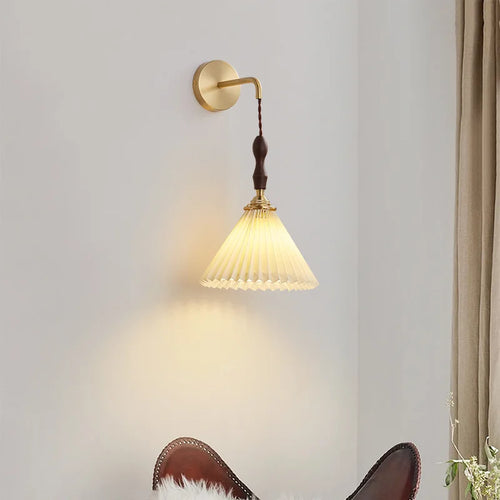 lustre vintage japonais avec abat-jour plissé en noyer - vue 3 sur 12