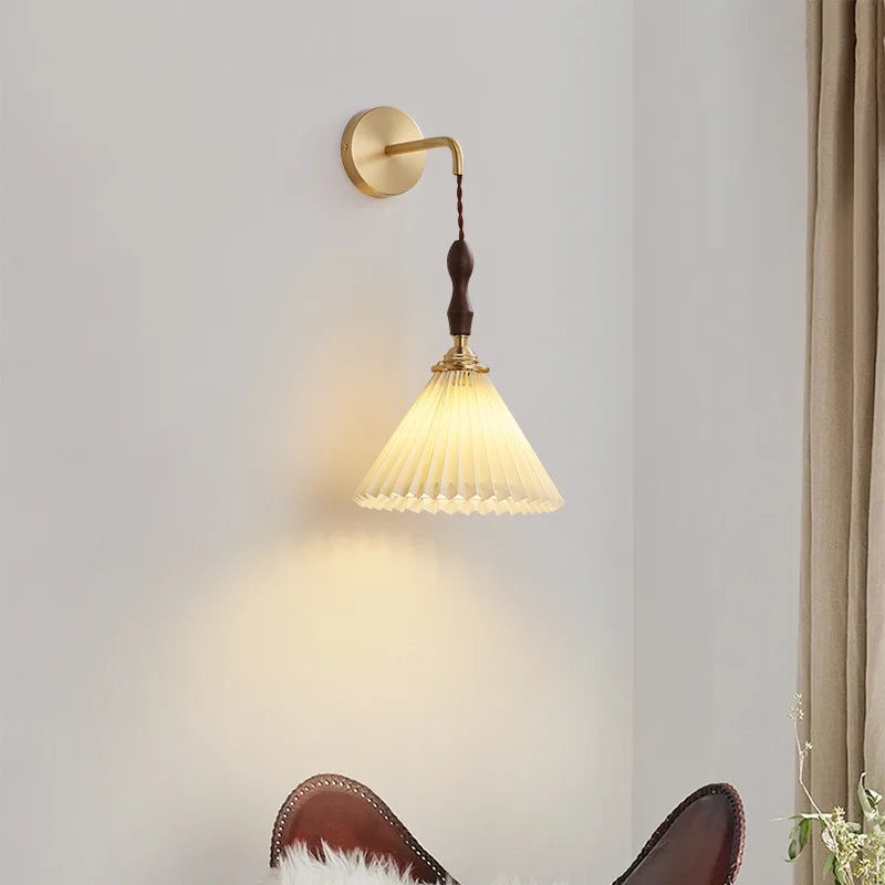 lustre vintage japonais avec abat-jour plissé en noyer