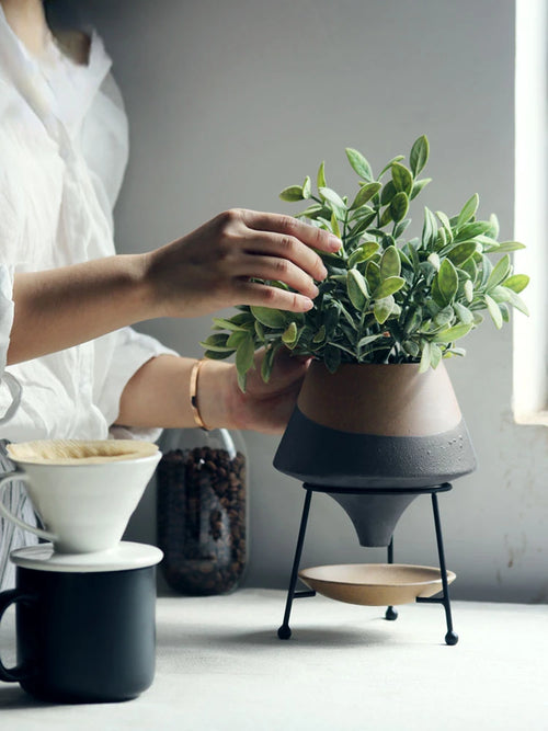 pot de fleurs en céramique avec support en métal moderne - vue 2 sur 12