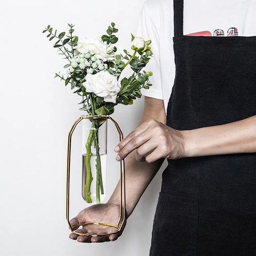 vase géométrique en métal forgé pour décoration moderne - vue 5 sur 8