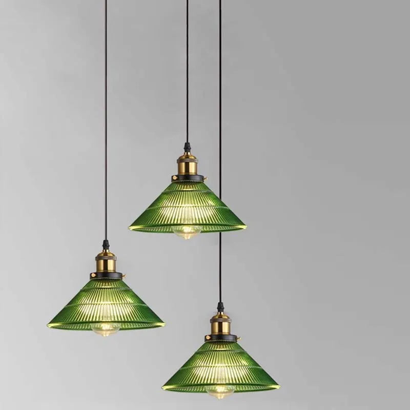 Suspension en verre au design nordique vert