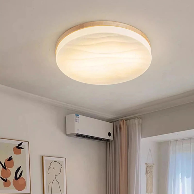 Plafonnier LED rond en bois au design nordique moderne