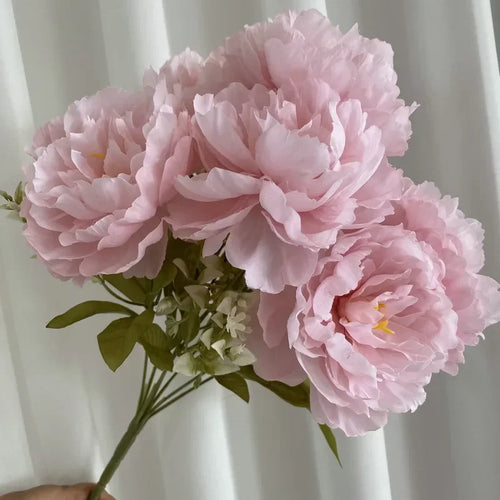bouquet de sept pivoines en soie pour décoration intérieure et mariage - vue 2 sur 12