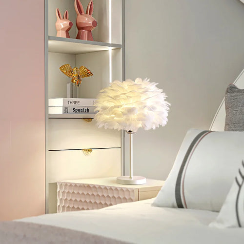 lampes de table modernes en plumes pour décoration douce et romantique - vue 3 sur 10