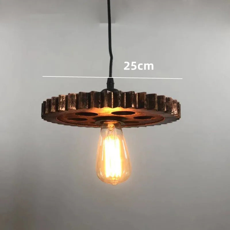 lustre vintage en fer forgé pour décor rustique industriel