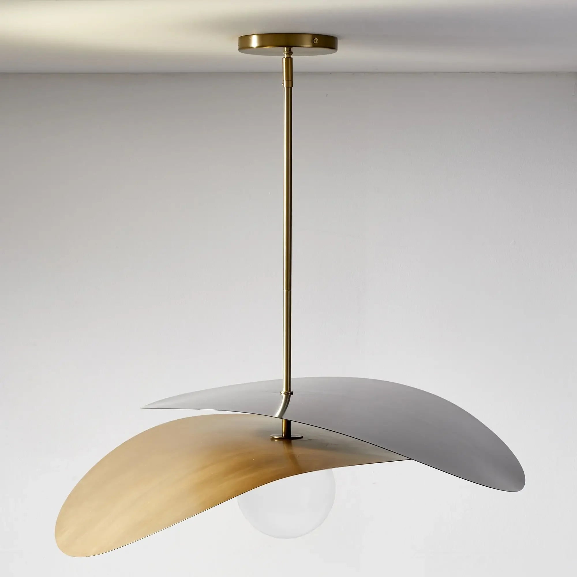 suspension haut de gamme en métal et verre style design artistique - vue 5 sur 6