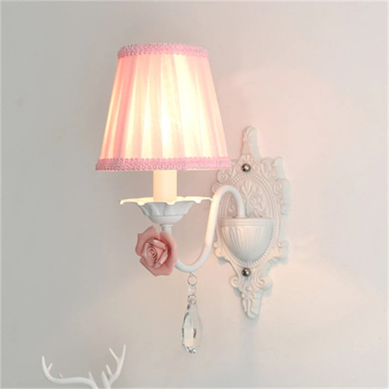 lustre en fer forgé avec décor de roses romantiques fleurs pastorales - vue 4 sur 11